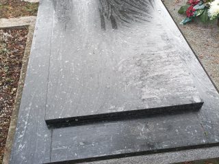 GROBNICA na groblju Svete Ane